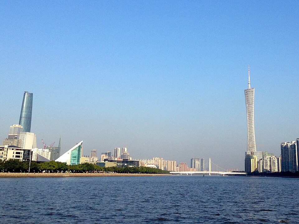 Perlfluss und Canton Tower in Guangzhou